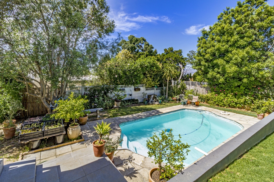 5 Bedroom Property for Sale in Heldervue Western Cape